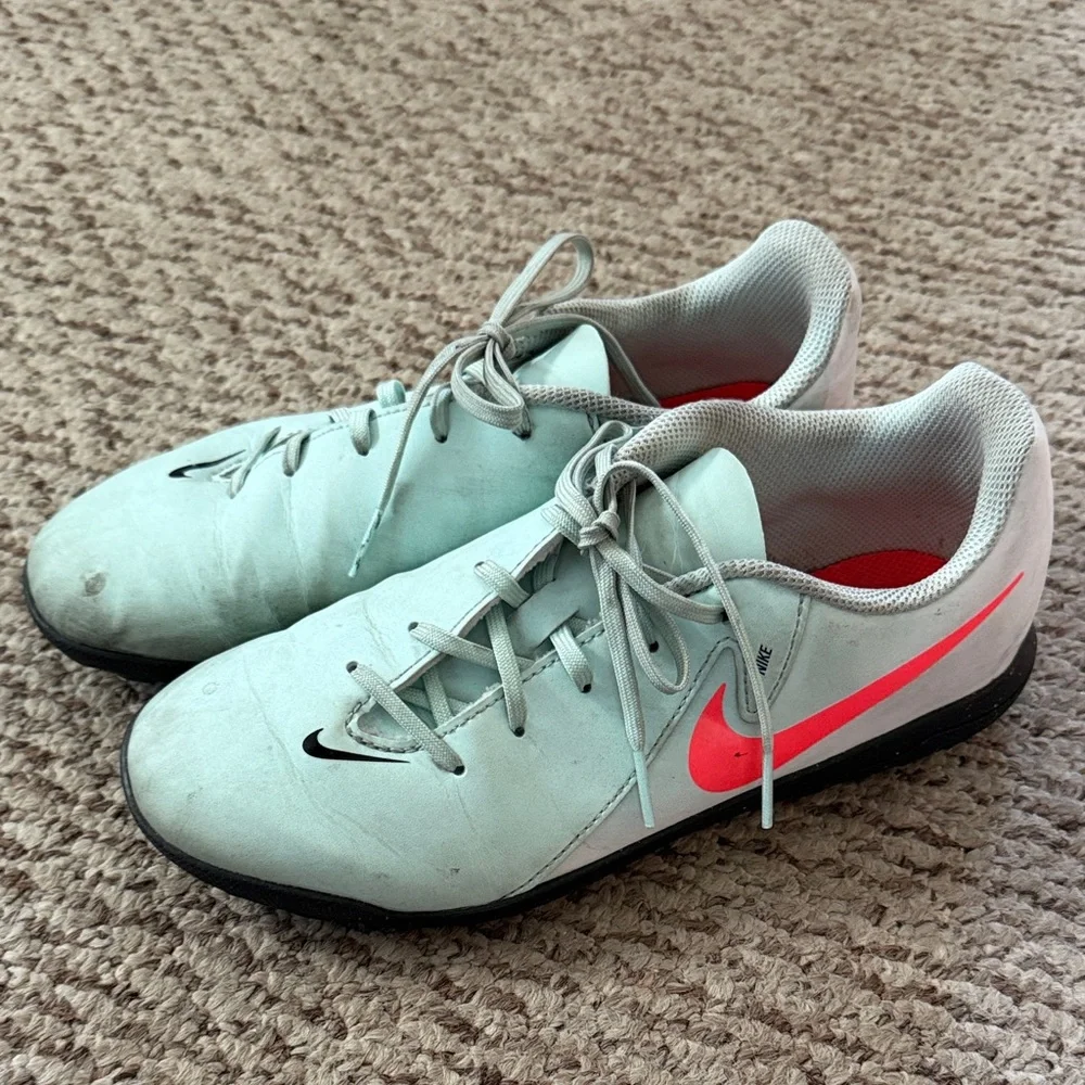 Nike 5y Mint phantom Athletic Turf Soccer Shoes with Coral Swoosh